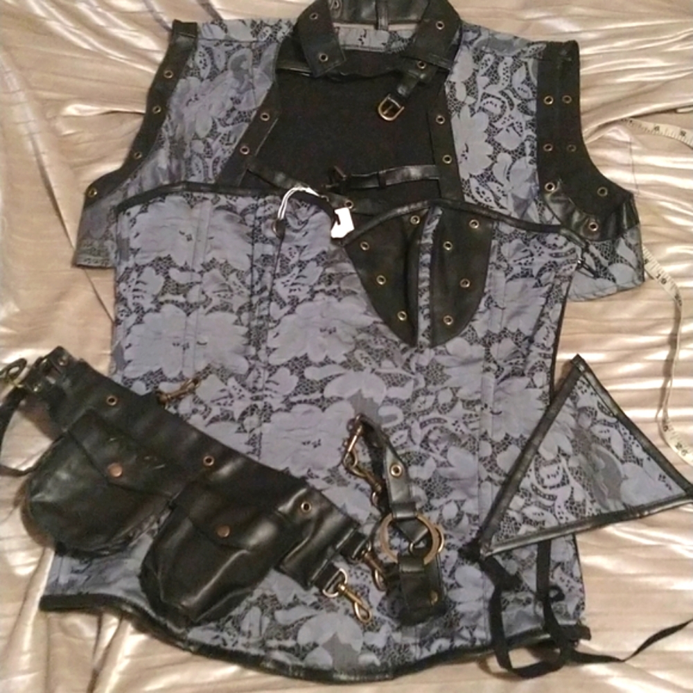 SO UNIQUE AND SPECIAL BNWT FIVE PIECE SET CORSET, Goth, Rock, Steampunk - Picture 11 of 11